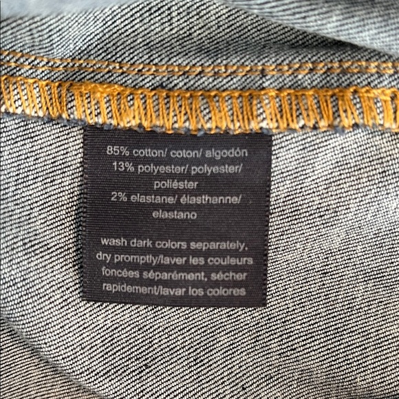 NWOT Tommy Hilfiger Dark Denim Skirt Gold Button Closure Belt Loops, Size 10 - Picture 8 of 9